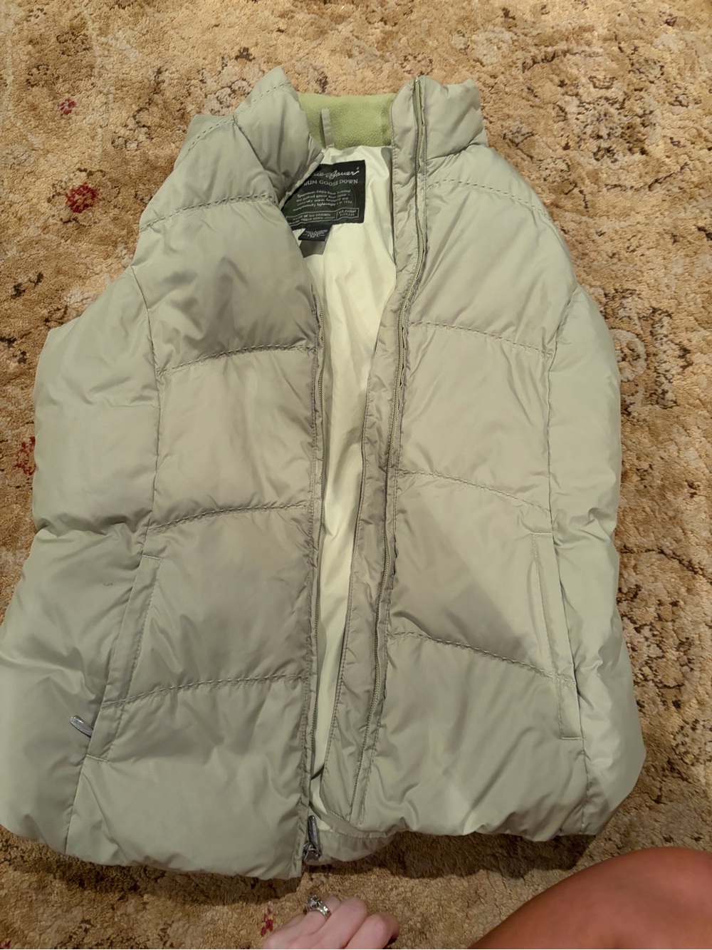 Eddie Bauer goose down Light sage Green Quilted Puffer vest Like New Med Tall